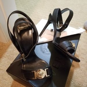 Size 39 ladies black Versace stilettos